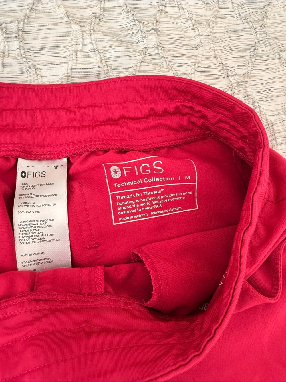 Figs Women’s Scrub Set in Raspberry Pink - Picture 4 of 4